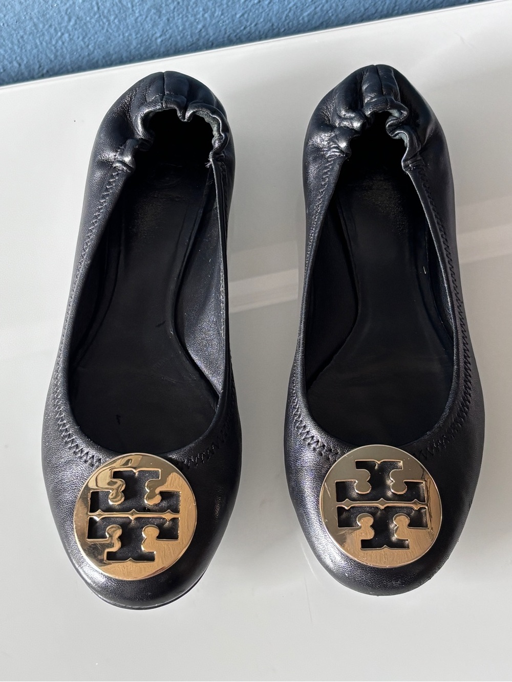 Tory Burch Reva Black Leather Ballet Flats Gold Logo Size 9.5 - Picture 3 of 11